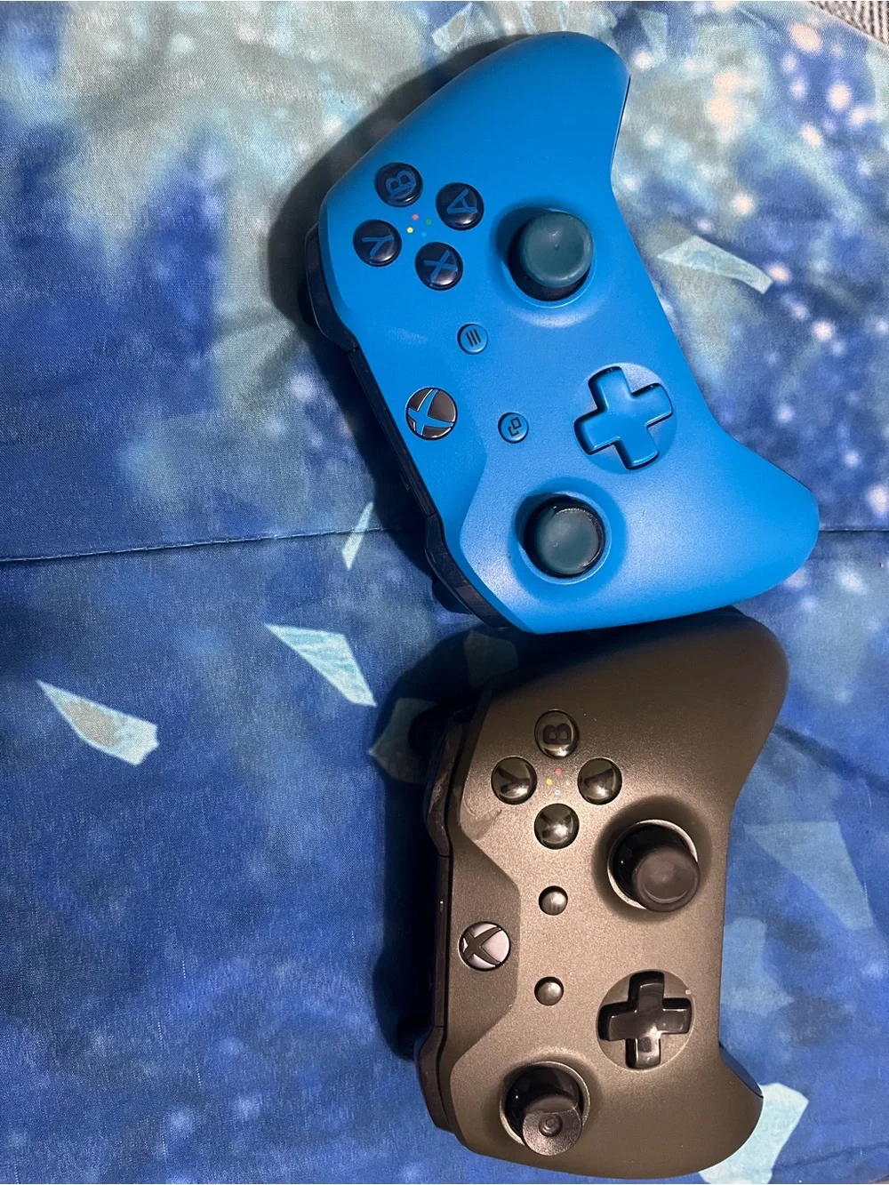 Ergonomic Wireless Game Controller Set — Blue & Black